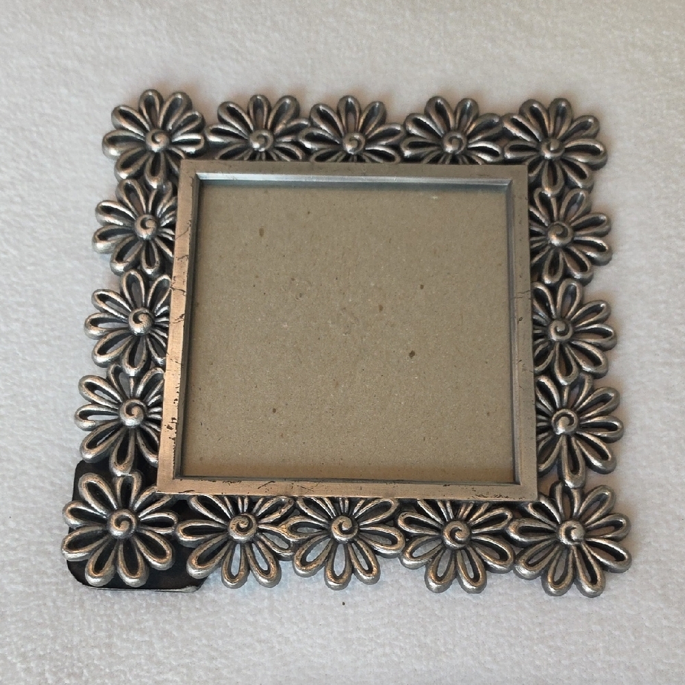 Vintage Silver-Tone Decorative Picture Frame Set - Silver - Picture 8 of 8